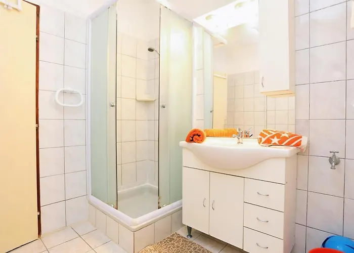 Apartment By The Sea Okrug Gornji, Ciovo - 1069 *